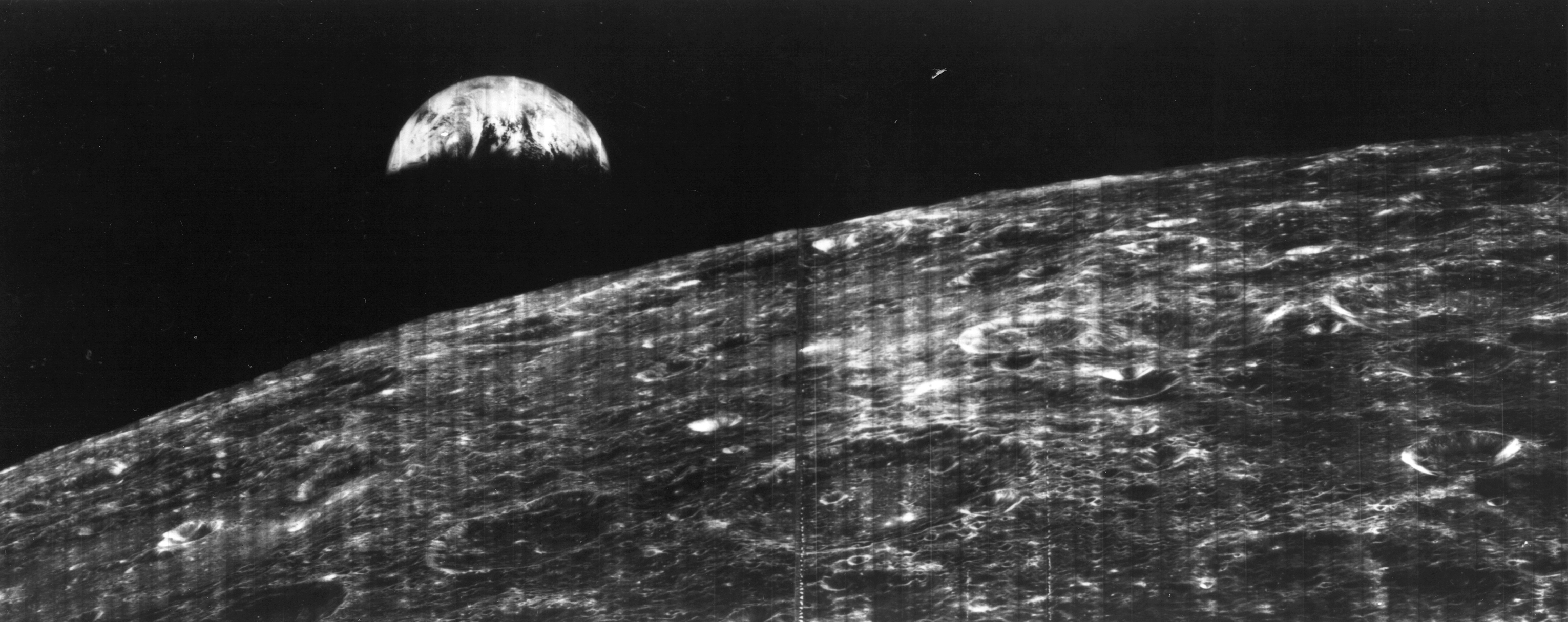 Datei:First View of Earth from Moon.jpg